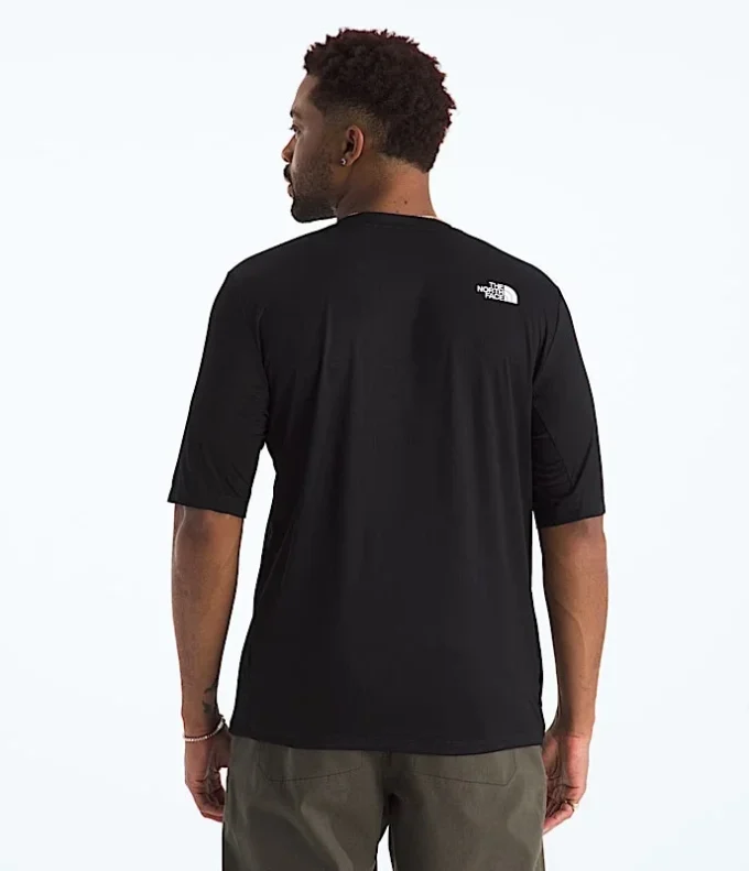 Men’s LIGHTRANGE™ Packable Short-Sleeve Tee Men’s LIGHTRANGE™ Packable Short-Sleeve Tee