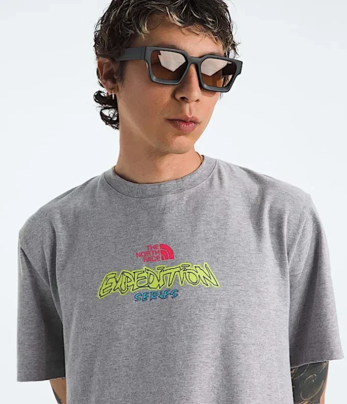 Men’s TNF™ Essential Expedition Series Short-Sleeve Tee—Graphic Men’s TNF™ Essential Expedition Series Short-Sleeve Tee—Graphic