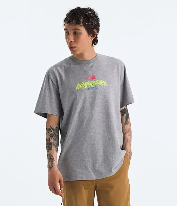 Men’s TNF™ Essential Expedition Series Short-Sleeve Tee—Graphic Men’s TNF™ Essential Expedition Series Short-Sleeve Tee—Graphic