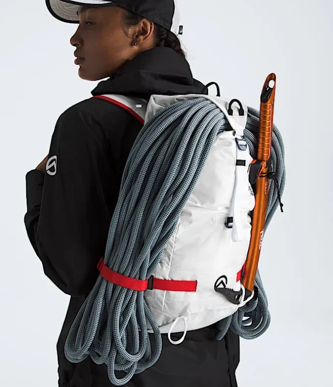 Summit Series Verto 18 Backpack Summit Series Verto 18 Backpack