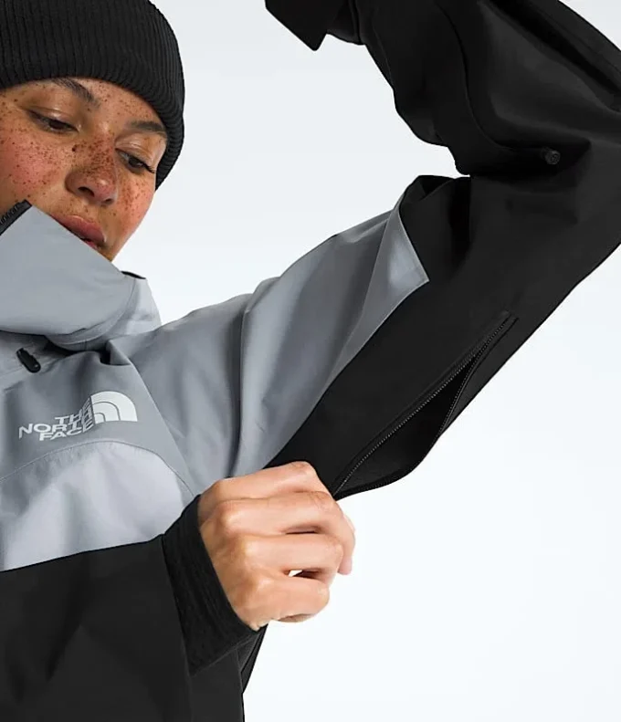 Women’s Summit Series Eastwall GORE-TEX® Jacket Women’s Summit Series Eastwall GORE-TEX® Jacket